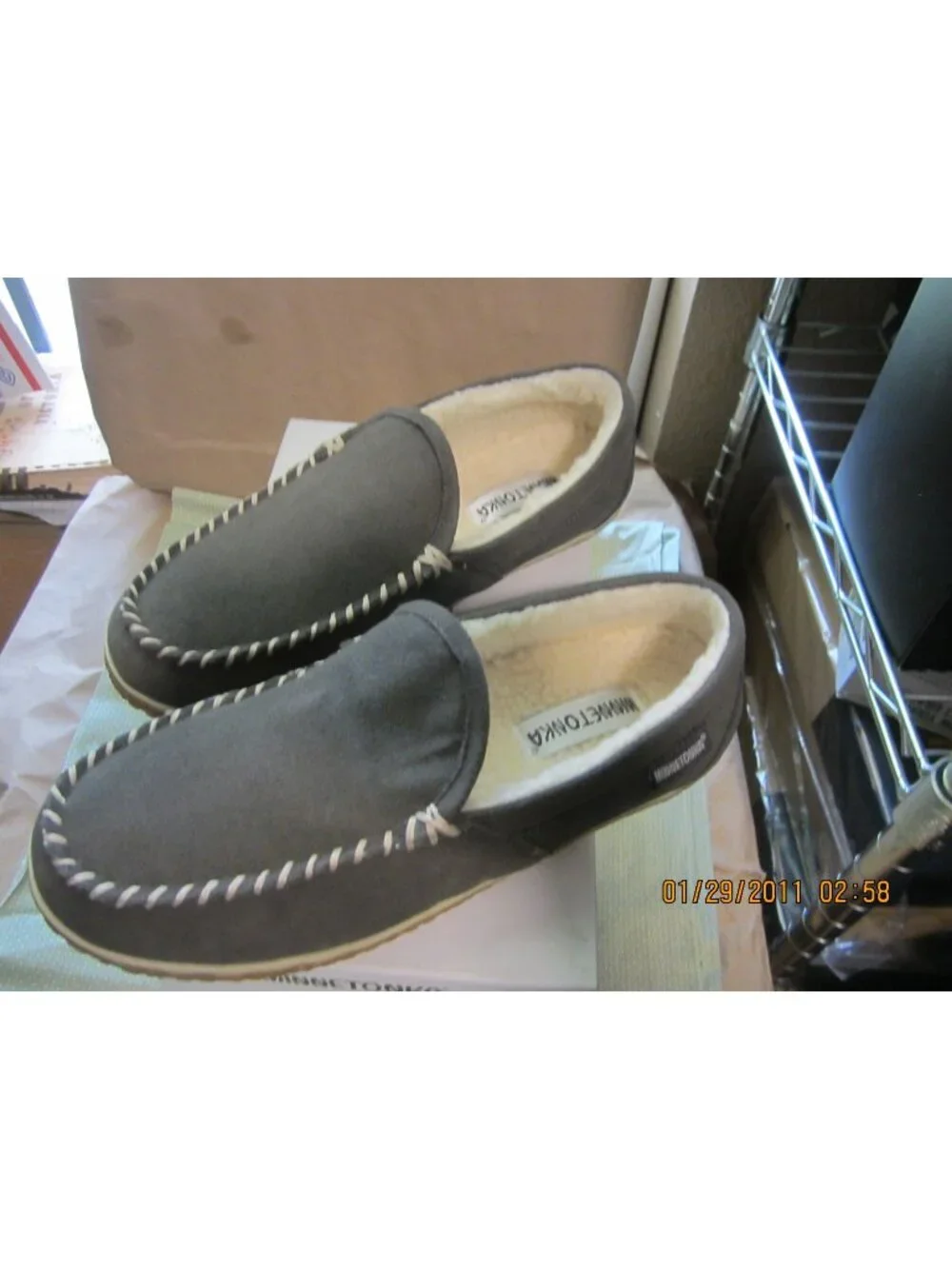 Minnetonka Tilden Moccasin Slipper - Men's new in box size  size 11 gray